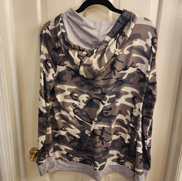 Camo hoodie size lg - Picture 3 of 3